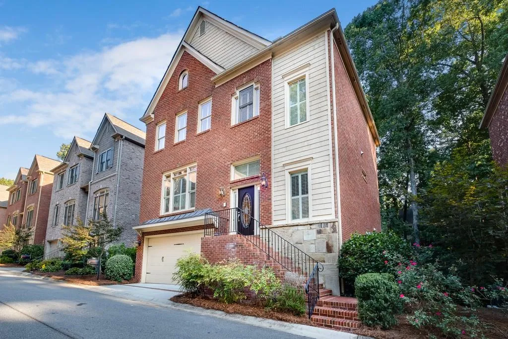 1015 Manorwood Court Ne, Sandy Springs, Georgia 30328, 4 Bedrooms Bedrooms, ,3 BathroomsBathrooms,Residential,Sold,1015 Manorwood Court Ne,6612757