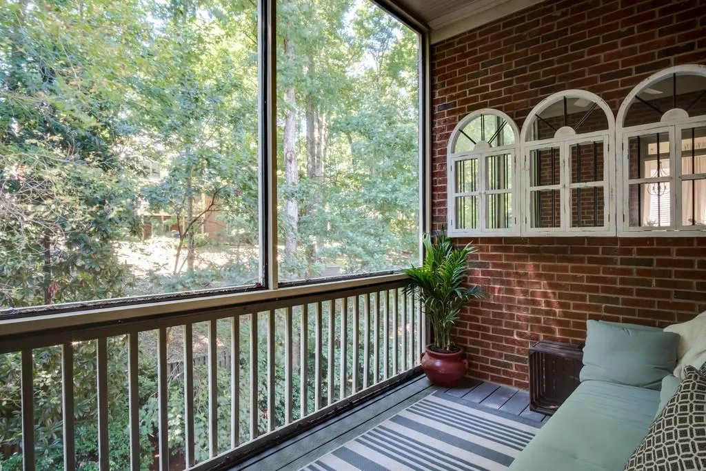 1015 Manorwood Court Ne, Sandy Springs, Georgia 30328, 4 Bedrooms Bedrooms, ,3 BathroomsBathrooms,Residential,Sold,1015 Manorwood Court Ne,6612757