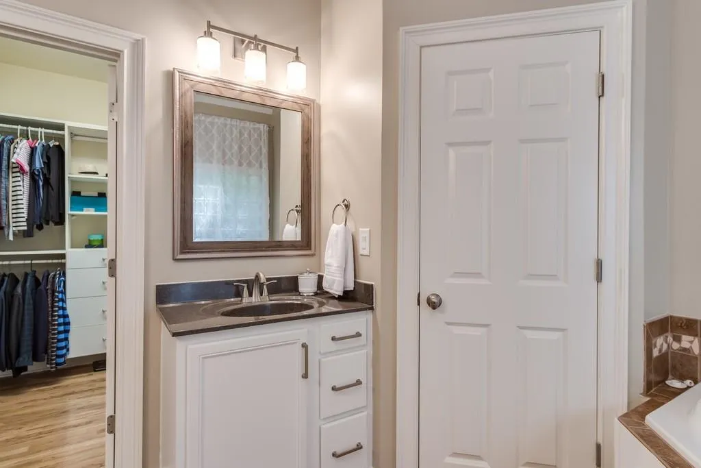 1015 Manorwood Court Ne, Sandy Springs, Georgia 30328, 4 Bedrooms Bedrooms, ,3 BathroomsBathrooms,Residential,Sold,1015 Manorwood Court Ne,6612757