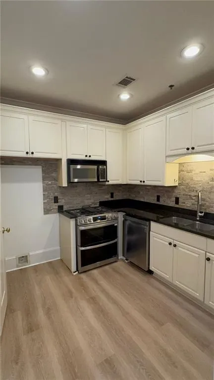 77 Peachtree Place Ne Unit 211, Atlanta, Georgia 30309, 2 Bedrooms Bedrooms, ,2 BathroomsBathrooms,Residential,For Sale,77 Peachtree Place Ne Unit 211,7605139