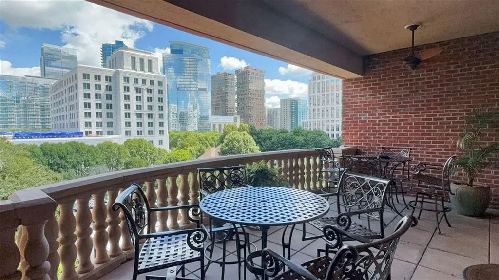 77 Peachtree Place Ne Unit 211, Atlanta, Georgia 30309, 2 Bedrooms Bedrooms, ,2 BathroomsBathrooms,Residential,For Sale,77 Peachtree Place Ne Unit 211,7605139