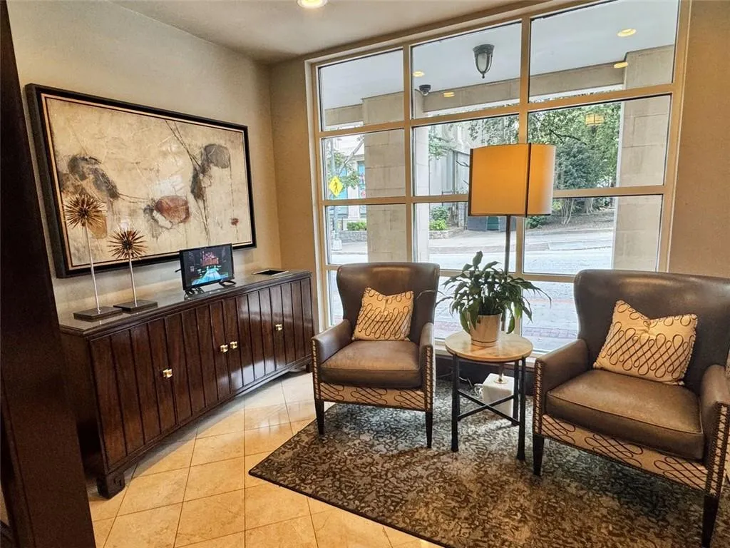77 Peachtree Place Ne Unit 211, Atlanta, Georgia 30309, 2 Bedrooms Bedrooms, ,2 BathroomsBathrooms,Residential,For Sale,77 Peachtree Place Ne Unit 211,7605139