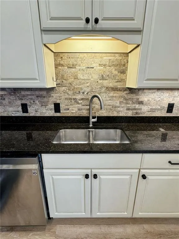 77 Peachtree Place Ne Unit 211, Atlanta, Georgia 30309, 2 Bedrooms Bedrooms, ,2 BathroomsBathrooms,Residential,For Sale,77 Peachtree Place Ne Unit 211,7605139