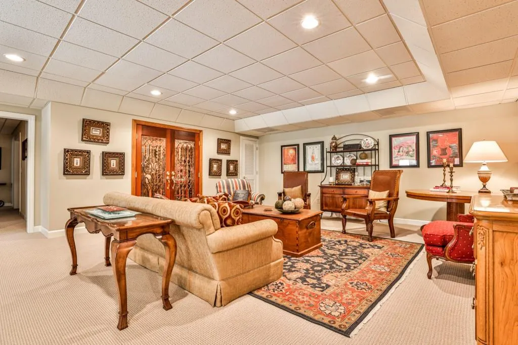 8475 Lazy Oaks Court, Sandy Springs, Georgia 30350, 6 Bedrooms Bedrooms, ,6 BathroomsBathrooms,Residential,Sold,8475 Lazy Oaks Court,6937400