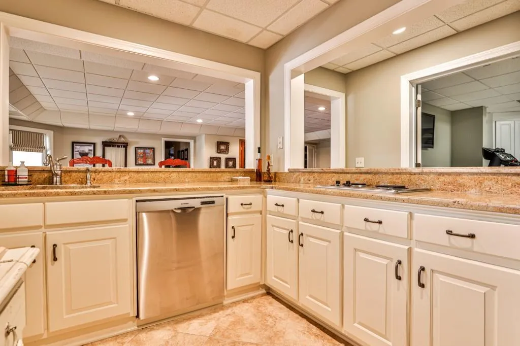 8475 Lazy Oaks Court, Sandy Springs, Georgia 30350, 6 Bedrooms Bedrooms, ,6 BathroomsBathrooms,Residential,Sold,8475 Lazy Oaks Court,6937400