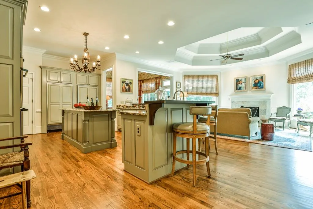 8475 Lazy Oaks Court, Sandy Springs, Georgia 30350, 6 Bedrooms Bedrooms, ,6 BathroomsBathrooms,Residential,Sold,8475 Lazy Oaks Court,6937400