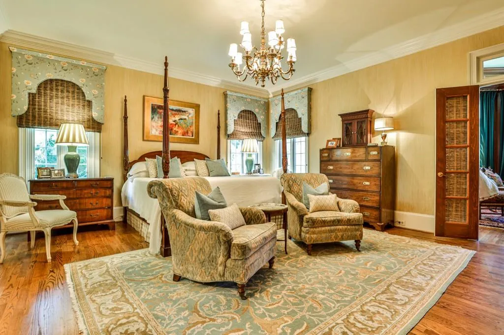 8475 Lazy Oaks Court, Sandy Springs, Georgia 30350, 6 Bedrooms Bedrooms, ,6 BathroomsBathrooms,Residential,Sold,8475 Lazy Oaks Court,6937400
