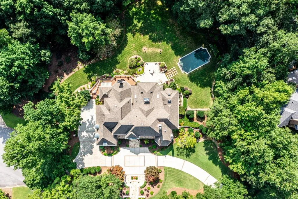 8475 Lazy Oaks Court, Sandy Springs, Georgia 30350, 6 Bedrooms Bedrooms, ,6 BathroomsBathrooms,Residential,Sold,8475 Lazy Oaks Court,6937400