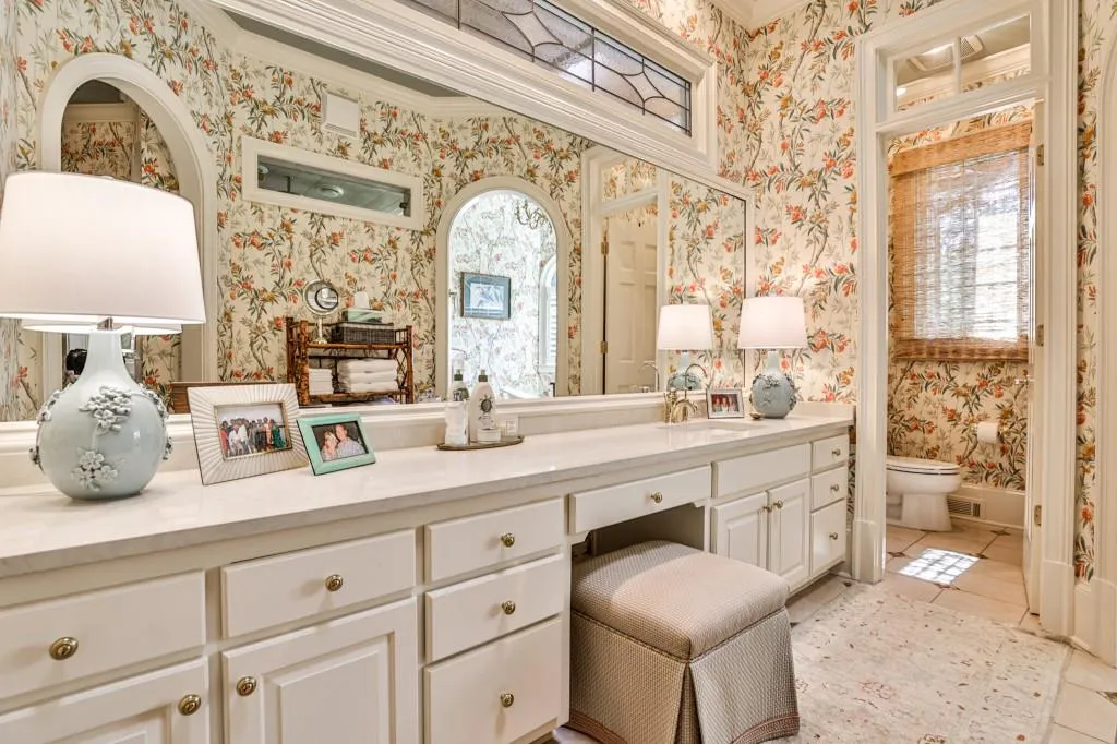 8475 Lazy Oaks Court, Sandy Springs, Georgia 30350, 6 Bedrooms Bedrooms, ,6 BathroomsBathrooms,Residential,Sold,8475 Lazy Oaks Court,6937400