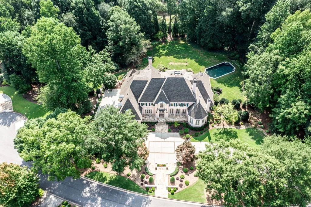 8475 Lazy Oaks Court, Sandy Springs, Georgia 30350, 6 Bedrooms Bedrooms, ,6 BathroomsBathrooms,Residential,Sold,8475 Lazy Oaks Court,6937400