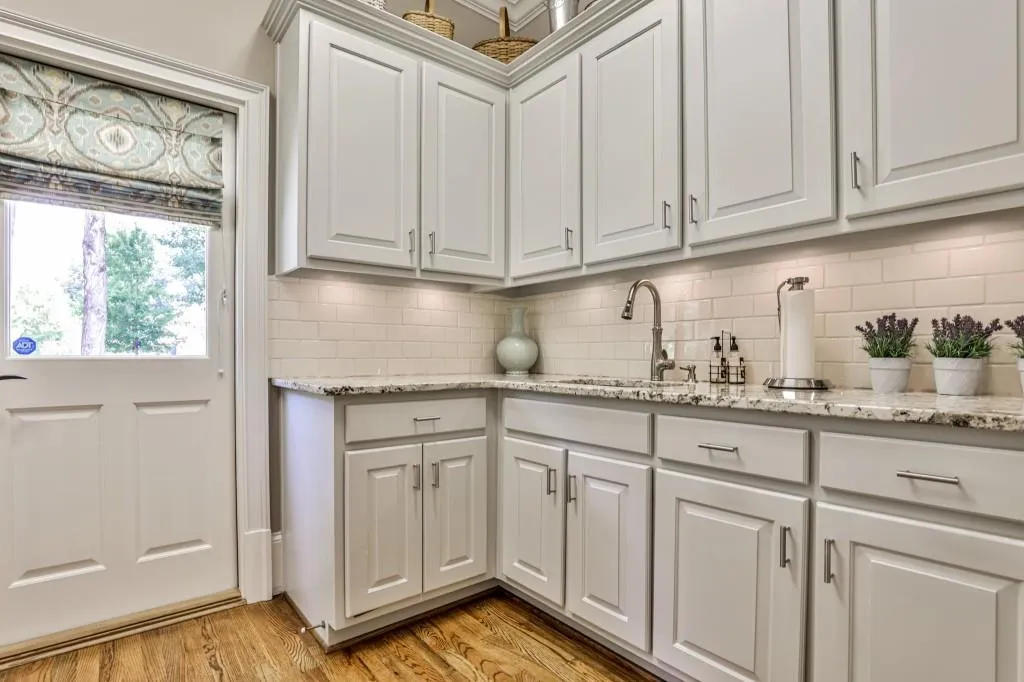 8475 Lazy Oaks Court, Sandy Springs, Georgia 30350, 6 Bedrooms Bedrooms, ,6 BathroomsBathrooms,Residential,Sold,8475 Lazy Oaks Court,6937400