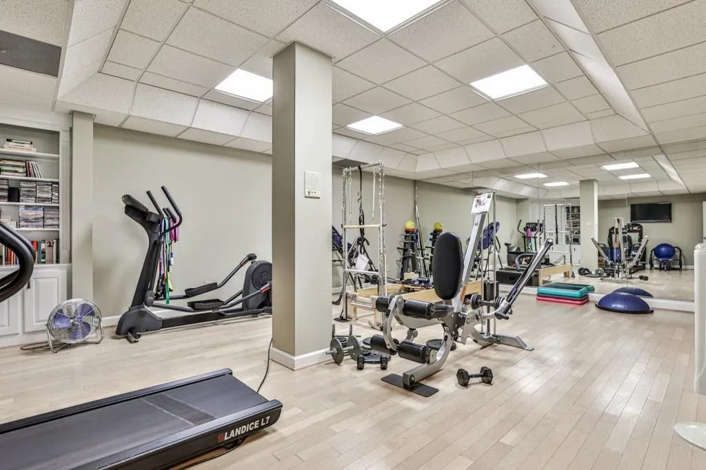 8475 Lazy Oaks Court, Sandy Springs, Georgia 30350, 6 Bedrooms Bedrooms, ,6 BathroomsBathrooms,Residential,Sold,8475 Lazy Oaks Court,6937400