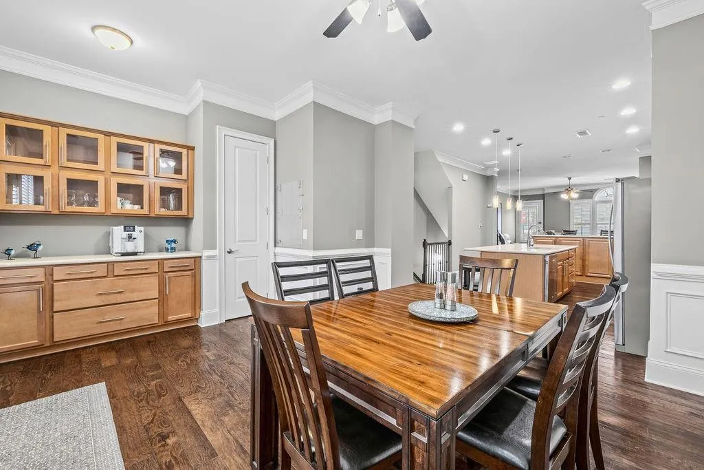 307 Alderwood Lane Unit 307, Sandy Springs, Georgia 30328, 3 Bedrooms Bedrooms, ,3 BathroomsBathrooms,Residential,For Sale,307 Alderwood Lane Unit 307,7735151