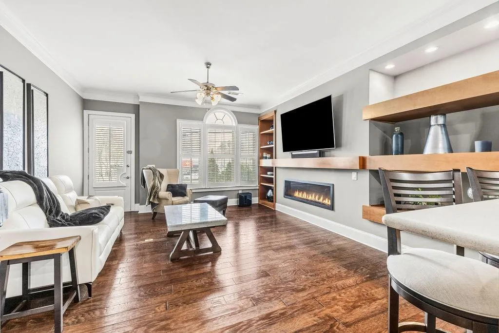 307 Alderwood Lane Unit 307, Sandy Springs, Georgia 30328, 3 Bedrooms Bedrooms, ,3 BathroomsBathrooms,Residential,For Sale,307 Alderwood Lane Unit 307,7735151