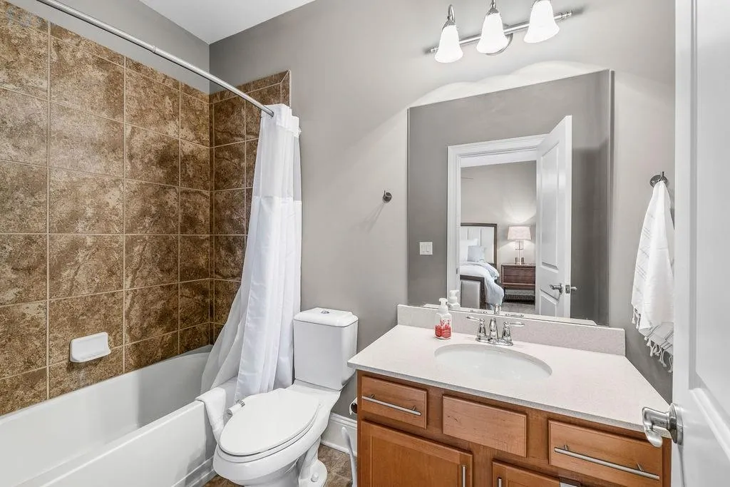 307 Alderwood Lane Unit 307, Sandy Springs, Georgia 30328, 3 Bedrooms Bedrooms, ,3 BathroomsBathrooms,Residential,For Sale,307 Alderwood Lane Unit 307,7735151