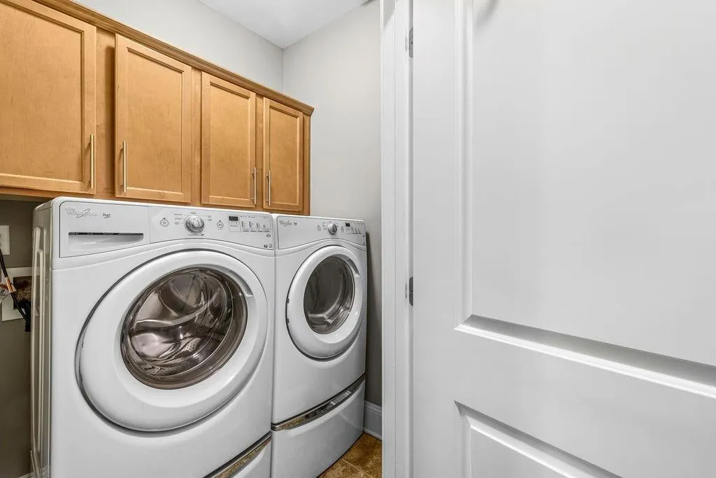 307 Alderwood Lane Unit 307, Sandy Springs, Georgia 30328, 3 Bedrooms Bedrooms, ,3 BathroomsBathrooms,Residential,For Sale,307 Alderwood Lane Unit 307,7735151