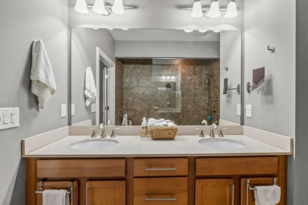 307 Alderwood Lane Unit 307, Sandy Springs, Georgia 30328, 3 Bedrooms Bedrooms, ,3 BathroomsBathrooms,Residential,For Sale,307 Alderwood Lane Unit 307,7735151