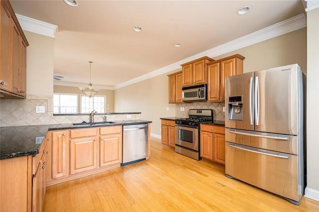 7912 Kiverton Place, Sandy Springs, Georgia 30350, 3 Bedrooms Bedrooms, ,3 BathroomsBathrooms,Residential,Sold,7912 Kiverton Place,7019607