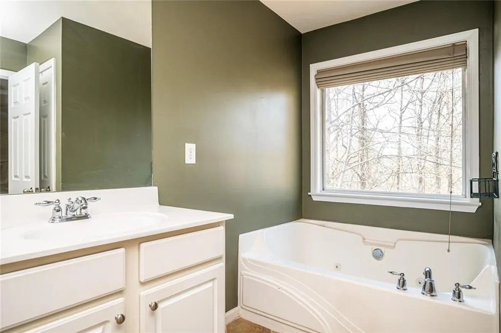 7912 Kiverton Place, Sandy Springs, Georgia 30350, 3 Bedrooms Bedrooms, ,3 BathroomsBathrooms,Residential,Sold,7912 Kiverton Place,7019607