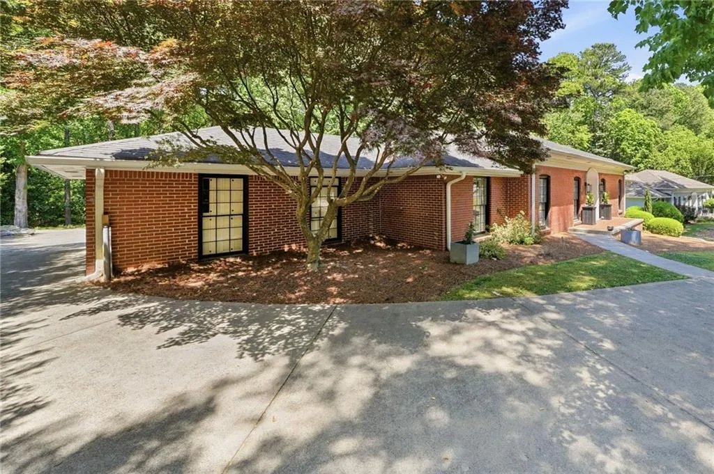 495 Riverside Parkway, Atlanta, Georgia 30328, 5 Bedrooms Bedrooms, ,3 BathroomsBathrooms,Residential,For Sale,495 Riverside Parkway,7756837