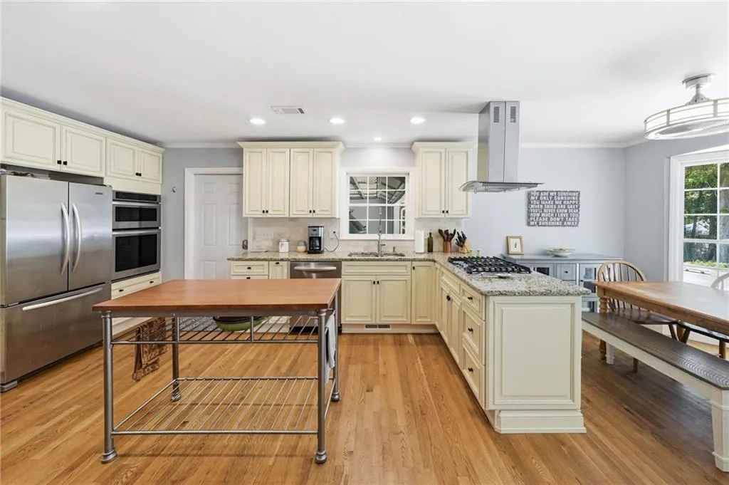 Open Concept Kitchen with Easy Transition to Eat-In Kitchen