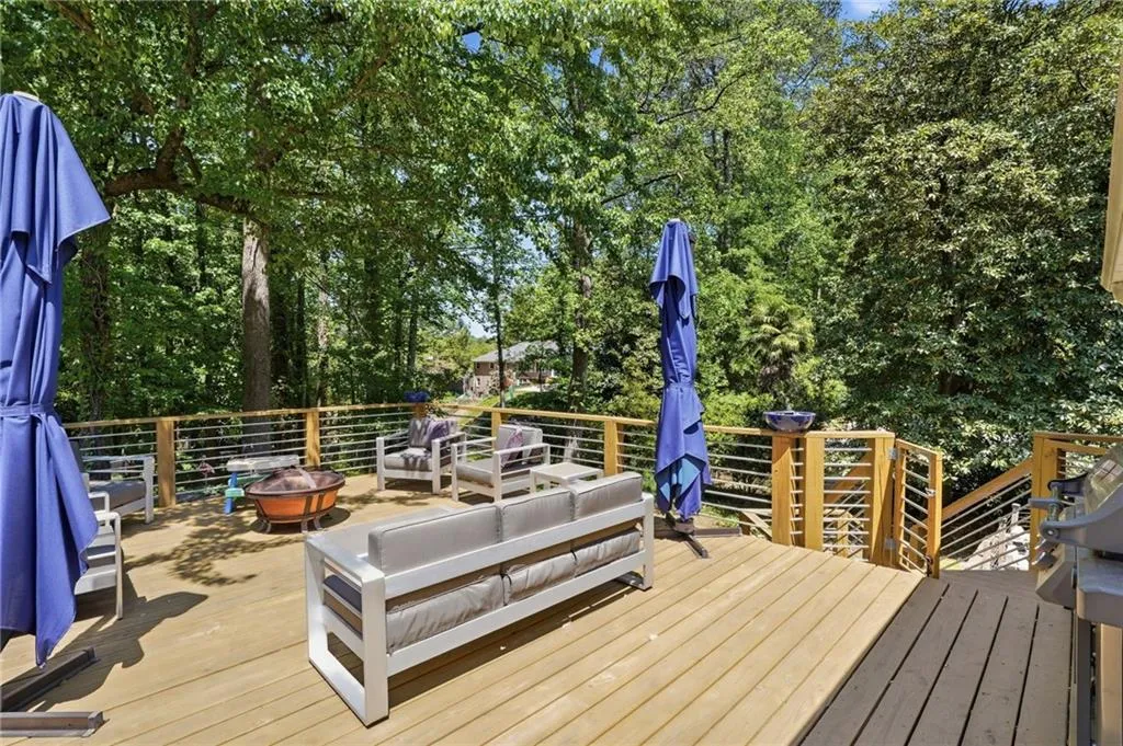 495 Riverside Parkway, Atlanta, Georgia 30328, 5 Bedrooms Bedrooms, ,3 BathroomsBathrooms,Residential,For Sale,495 Riverside Parkway,7756837