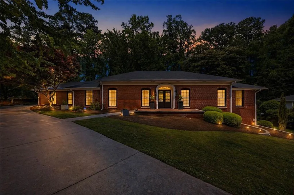 495 Riverside Parkway, Atlanta, Georgia 30328, 5 Bedrooms Bedrooms, ,3 BathroomsBathrooms,Residential,For Sale,495 Riverside Parkway,7756837