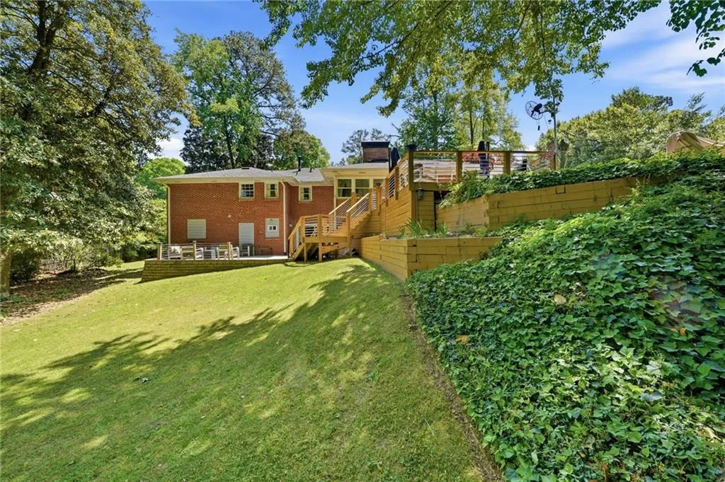 495 Riverside Parkway, Atlanta, Georgia 30328, 5 Bedrooms Bedrooms, ,3 BathroomsBathrooms,Residential,For Sale,495 Riverside Parkway,7756837