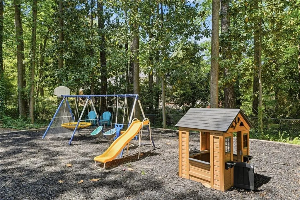 495 Riverside Parkway, Atlanta, Georgia 30328, 5 Bedrooms Bedrooms, ,3 BathroomsBathrooms,Residential,For Sale,495 Riverside Parkway,7756837