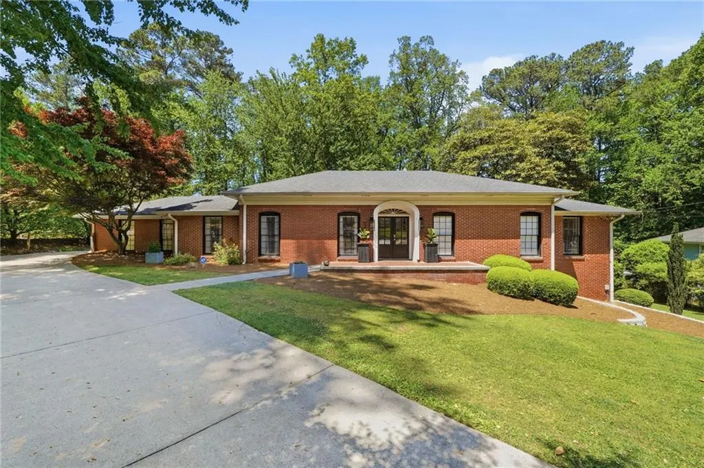 495 Riverside Parkway, Atlanta, Georgia 30328, 5 Bedrooms Bedrooms, ,3 BathroomsBathrooms,Residential,For Sale,495 Riverside Parkway,7756837