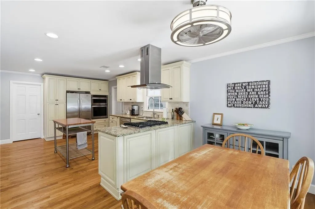 Open Concept Kitchen with Easy Transition to Eat-In Kitchen