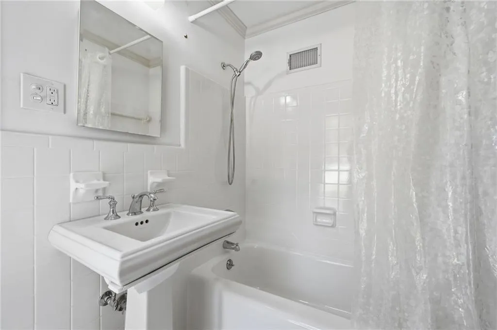 495 Riverside Parkway, Atlanta, Georgia 30328, 5 Bedrooms Bedrooms, ,3 BathroomsBathrooms,Residential,For Sale,495 Riverside Parkway,7756837