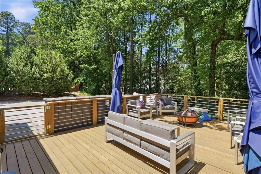 495 Riverside Parkway, Atlanta, Georgia 30328, 5 Bedrooms Bedrooms, ,3 BathroomsBathrooms,Residential,For Sale,495 Riverside Parkway,7756837