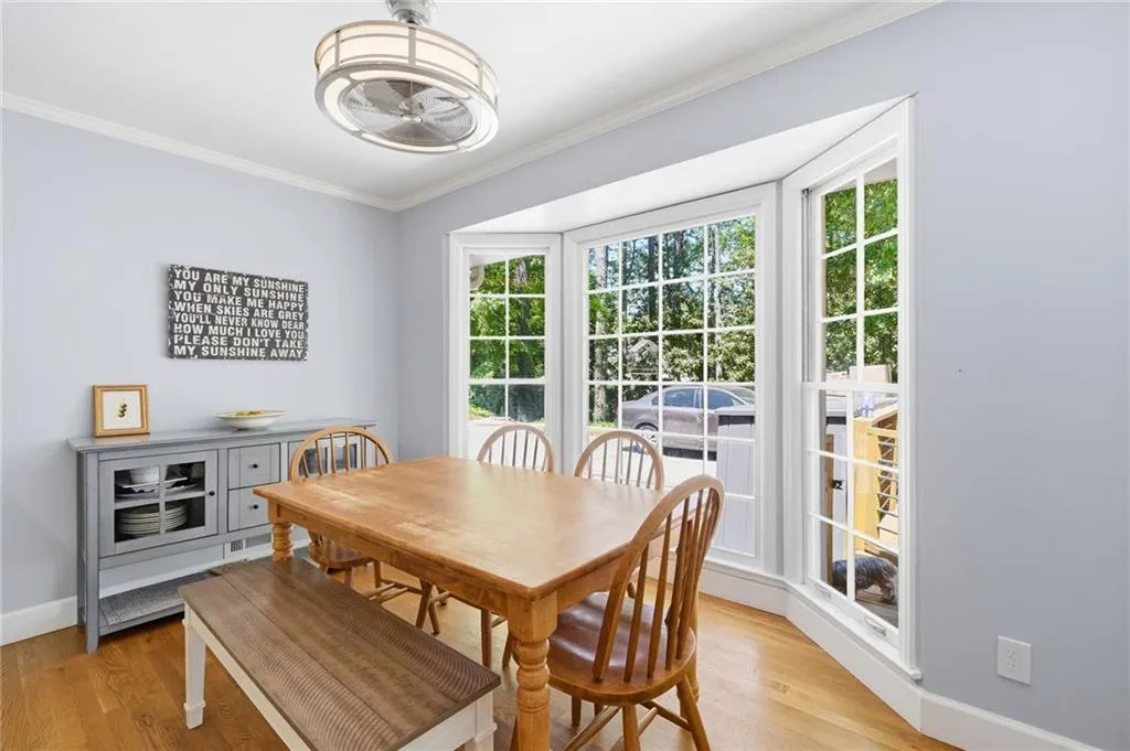 Eat-In Kitchen