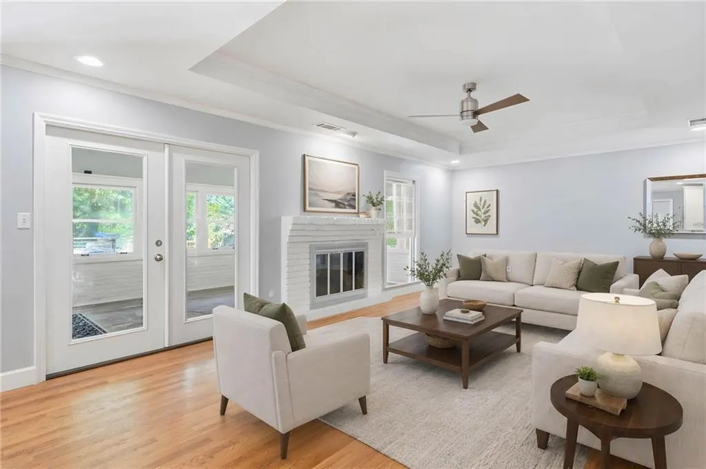 Spacious Living Room Perfect for Gatherings
