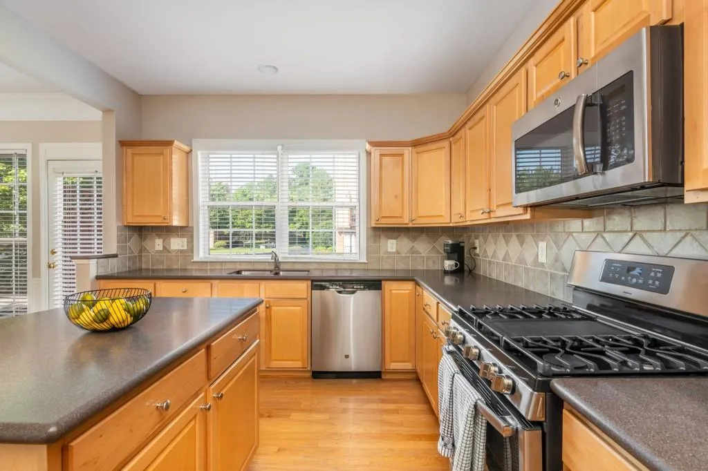4866 Payson Terrace Se, Atlanta, Georgia 30339, 3 Bedrooms Bedrooms, ,2 BathroomsBathrooms,Residential,For Sale,4866 Payson Terrace Se,7648101