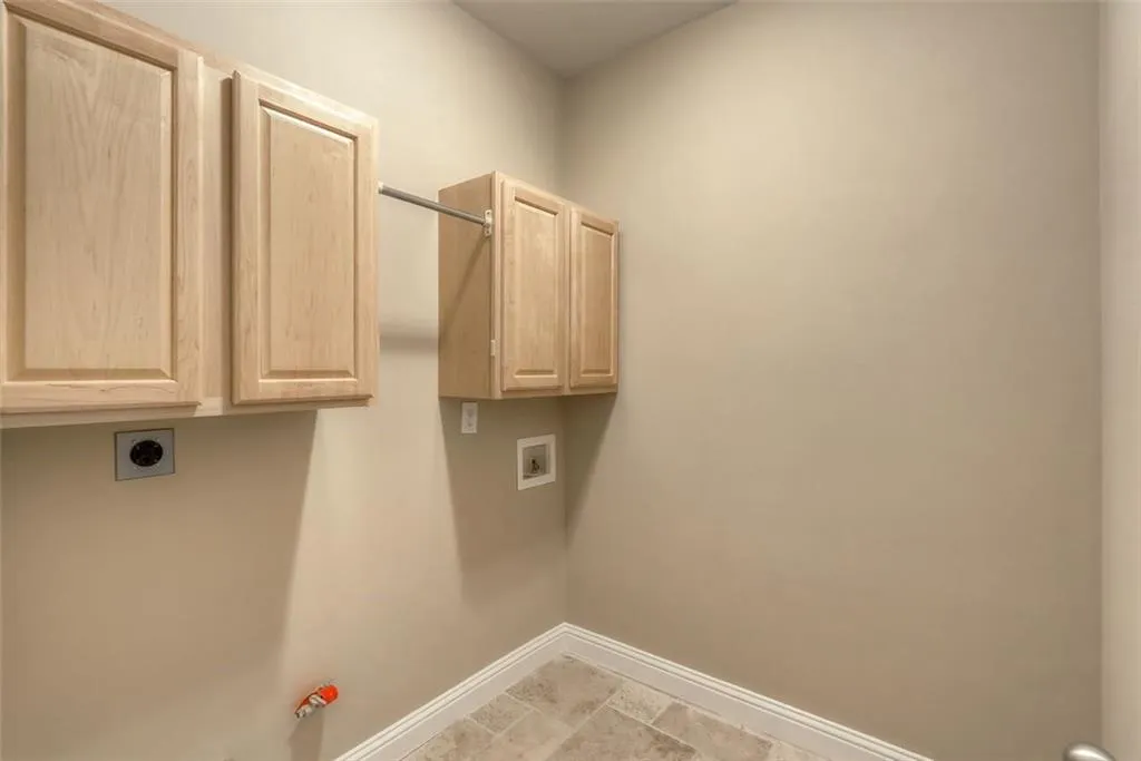 6225 Glen Oaks Lane, Sandy Springs, Georgia 30328, 4 Bedrooms Bedrooms, ,3 BathroomsBathrooms,Residential,Sold,6225 Glen Oaks Lane,6626175