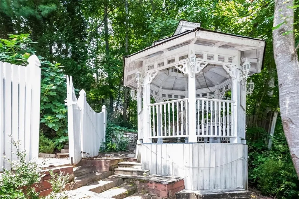 8210 Grogans Ferry Road, Sandy Springs, Georgia 30350, 5 Bedrooms Bedrooms, ,4 BathroomsBathrooms,Residential,Sold,8210 Grogans Ferry Road,5685654 8210 Grogans Ferry Road, Sandy Springs, Georgia 30350, 5 Bedrooms Bedrooms, ,4 BathroomsBathrooms,Residential,Sold,8210 Grogans Ferry Road,5685654