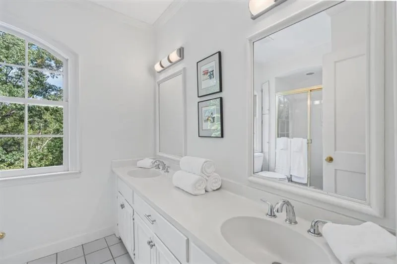 715 Tanglewood Trail, Sandy Springs, Georgia 30327, 5 Bedrooms Bedrooms, ,4 BathroomsBathrooms,Residential,Sold,715 Tanglewood Trail,6852087