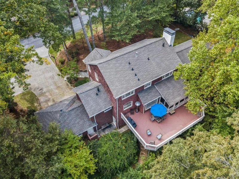 715 Tanglewood Trail, Sandy Springs, Georgia 30327, 5 Bedrooms Bedrooms, ,4 BathroomsBathrooms,Residential,Sold,715 Tanglewood Trail,6852087