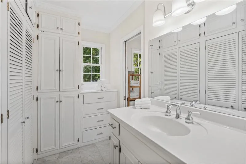 715 Tanglewood Trail, Sandy Springs, Georgia 30327, 5 Bedrooms Bedrooms, ,4 BathroomsBathrooms,Residential,Sold,715 Tanglewood Trail,6852087