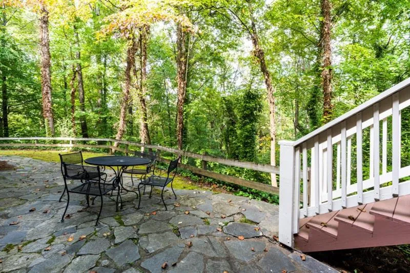 715 Tanglewood Trail, Sandy Springs, Georgia 30327, 5 Bedrooms Bedrooms, ,4 BathroomsBathrooms,Residential,Sold,715 Tanglewood Trail,6852087