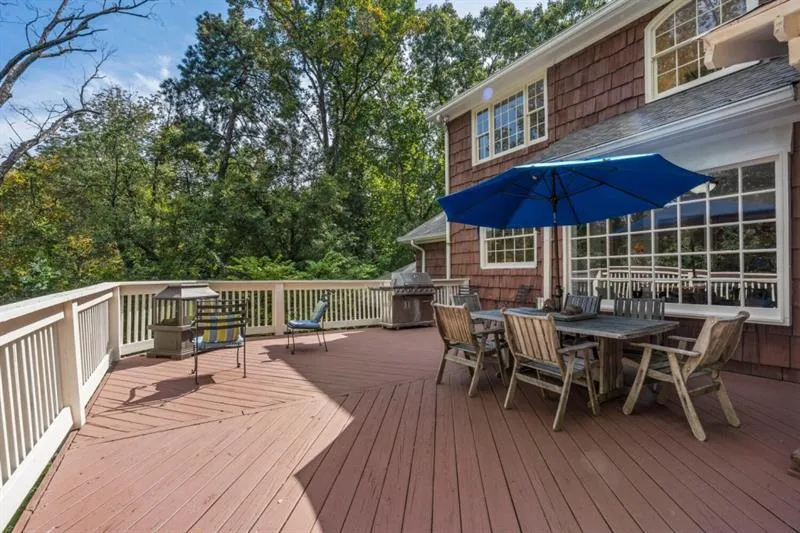 715 Tanglewood Trail, Sandy Springs, Georgia 30327, 5 Bedrooms Bedrooms, ,4 BathroomsBathrooms,Residential,Sold,715 Tanglewood Trail,6852087