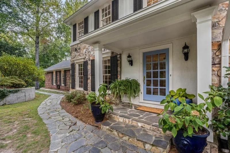 715 Tanglewood Trail, Sandy Springs, Georgia 30327, 5 Bedrooms Bedrooms, ,4 BathroomsBathrooms,Residential,Sold,715 Tanglewood Trail,6852087