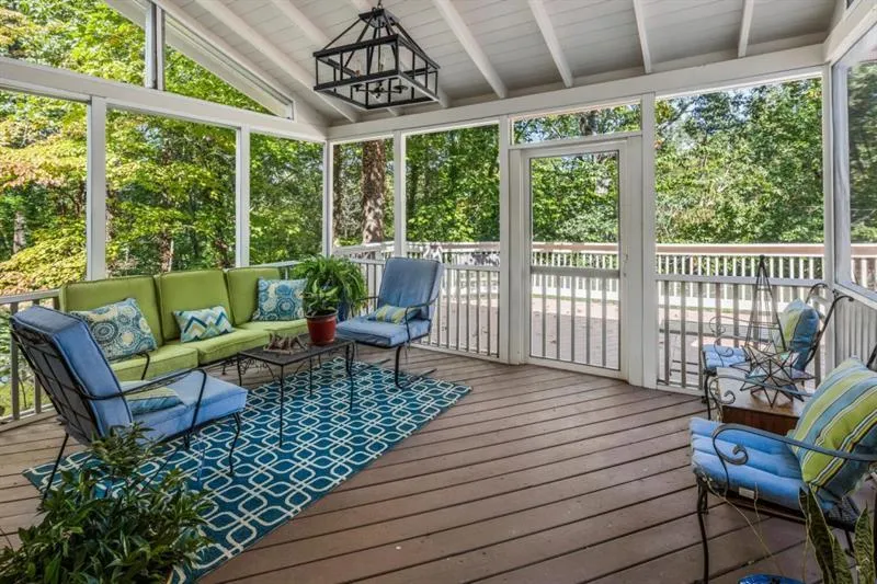 715 Tanglewood Trail, Sandy Springs, Georgia 30327, 5 Bedrooms Bedrooms, ,4 BathroomsBathrooms,Residential,Sold,715 Tanglewood Trail,6852087