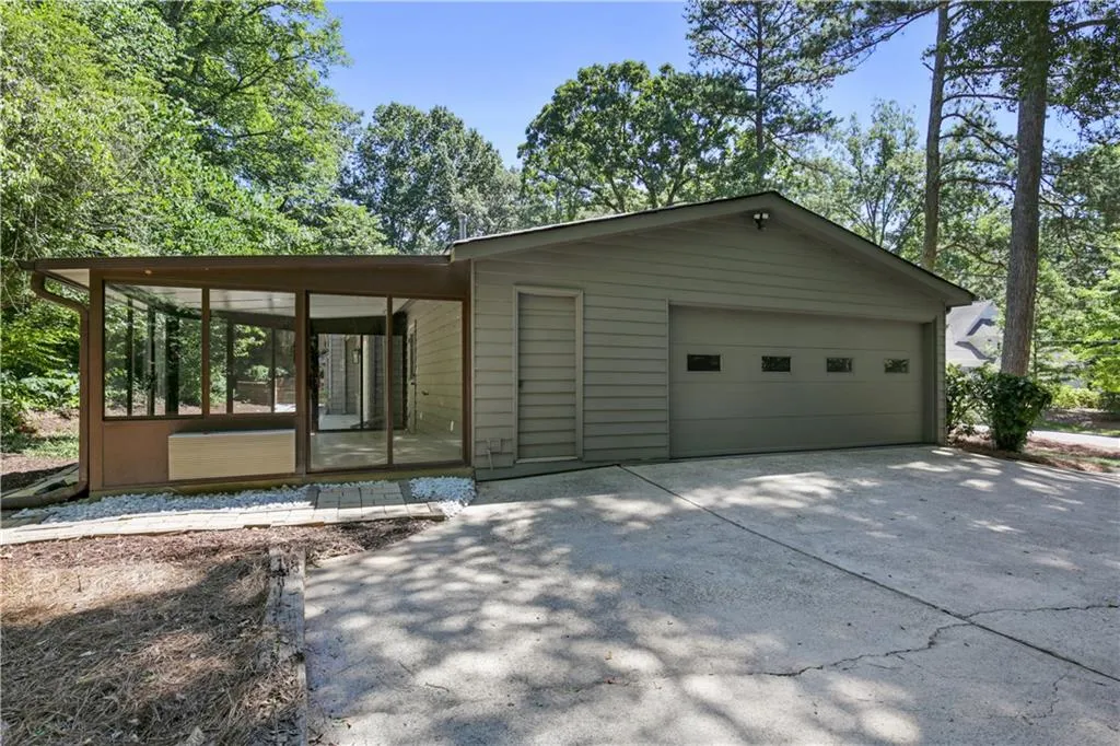 6570 Burdett Drive, Atlanta, Georgia 30328, 3 Bedrooms Bedrooms, ,2 BathroomsBathrooms,Residential,Sold,6570 Burdett Drive,7351624