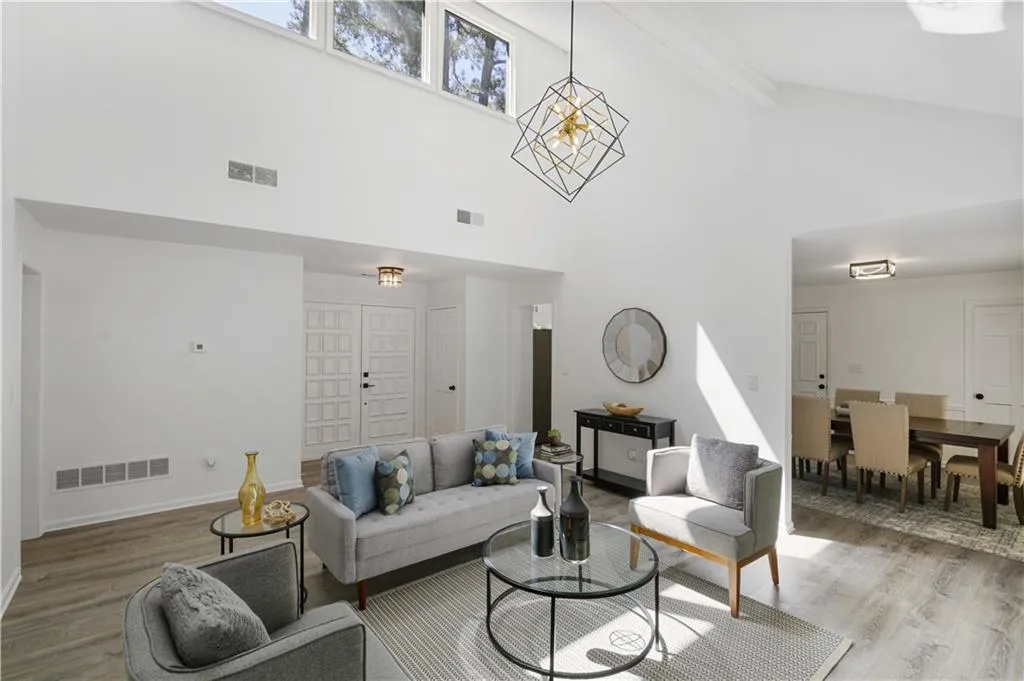 6570 Burdett Drive, Atlanta, Georgia 30328, 3 Bedrooms Bedrooms, ,2 BathroomsBathrooms,Residential,Sold,6570 Burdett Drive,7351624