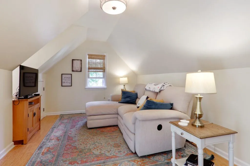 360 Fountain Oaks Lane, Sandy Springs, Georgia 30342, 3 Bedrooms Bedrooms, ,2 BathroomsBathrooms,Residential,Sold,360 Fountain Oaks Lane,6785154
