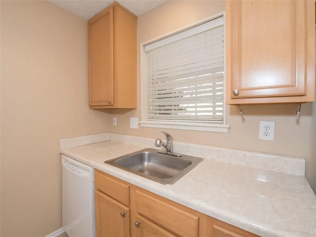 6808 Glenridge Drive Unit H, Atlanta, Georgia 30328, 1 Bedroom Bedrooms, ,Residential,Sold,6808 Glenridge Drive Unit H,5715684