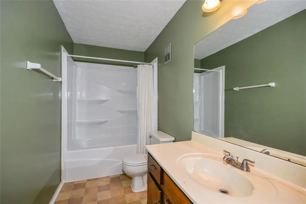 1607 Woodcliff Drive, Sandy Springs, Georgia 30350, 2 Bedrooms Bedrooms, ,2 BathroomsBathrooms,Residential,Sold,1607 Woodcliff Drive,6952680